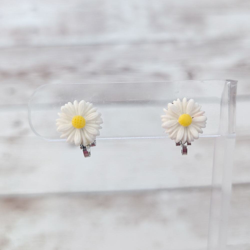 Vintage Clip On Earrings Dainty Daisy Just Over 3/8"